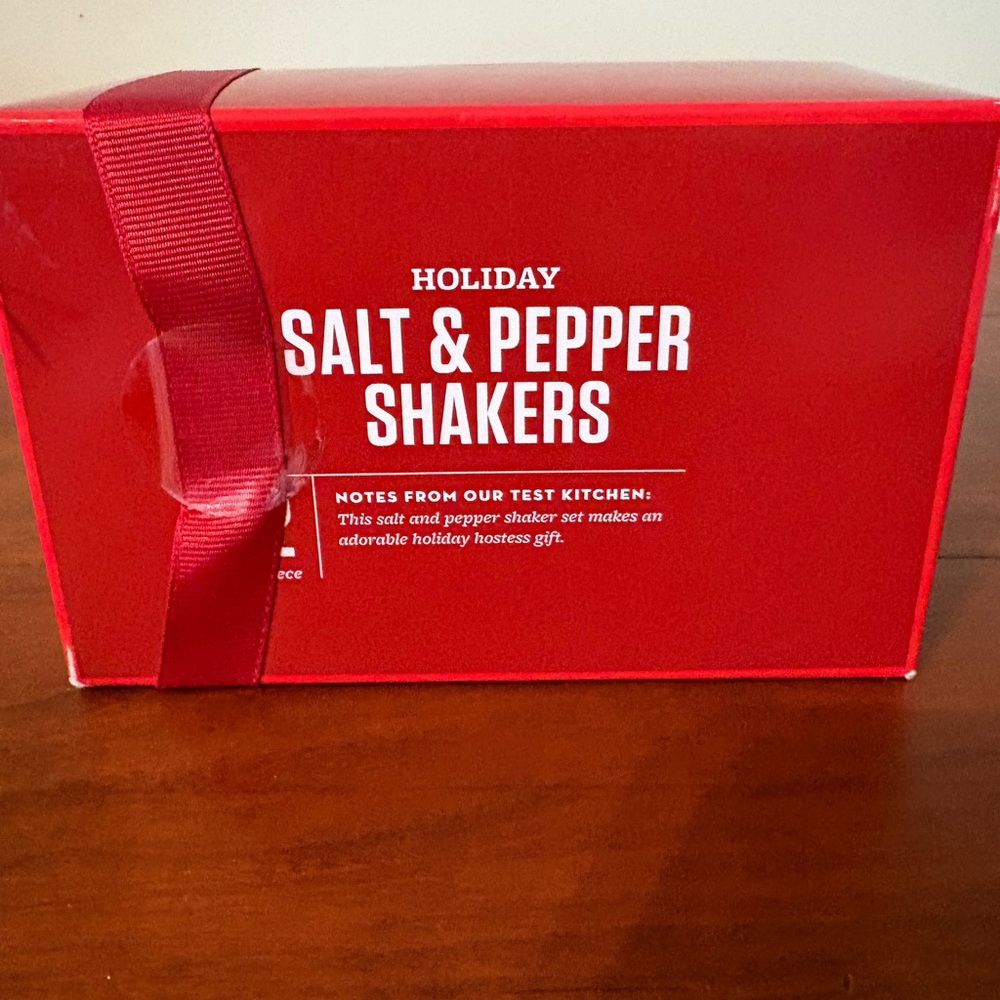 NWT Food Network Holiday Salt & Pepper Shakers Set NIB Christmas trees - Picture 3 of 5